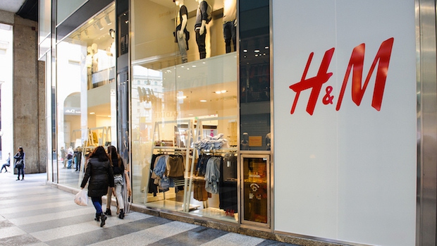 Liên hoàn phốt của H&M suốt thời gian qua: Từ cổ phiếu lao dốc, nhiều store đóng cửa cho đến bị tẩy chay - Ảnh 2.