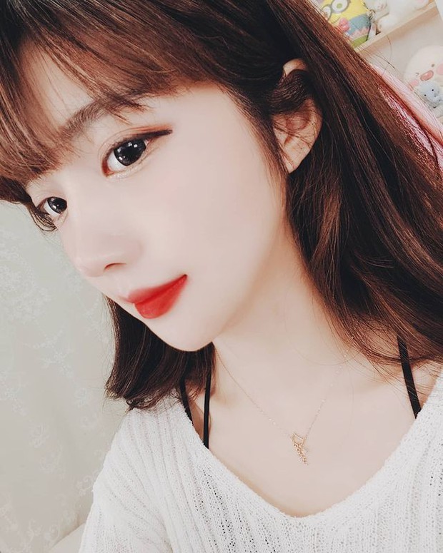 Bị hacker lấy ảnh nóng trong điện thoại dọa tung lên mạng để tống tiền, nữ streamer xinh đẹp bật khóc, tuyên bố sẽ đáp trả - Ảnh 3. Bị hacker lấy ảnh nóng trong điện thoại dọa tung lên mạng để tống tiền, nữ streamer xinh đẹp bật khóc, tuyên bố sẽ đáp trả - Ảnh 3.