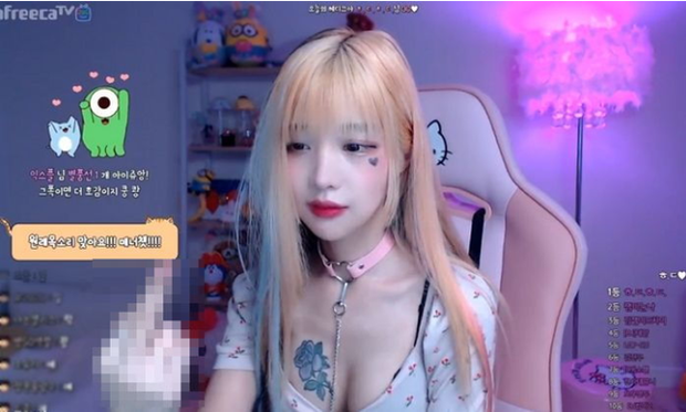 Bị hacker lấy ảnh nóng trong điện thoại dọa tung lên mạng để tống tiền, nữ streamer xinh đẹp bật khóc, tuyên bố sẽ đáp trả - Ảnh 6. Bị hacker lấy ảnh nóng trong điện thoại dọa tung lên mạng để tống tiền, nữ streamer xinh đẹp bật khóc, tuyên bố sẽ đáp trả - Ảnh 6.
