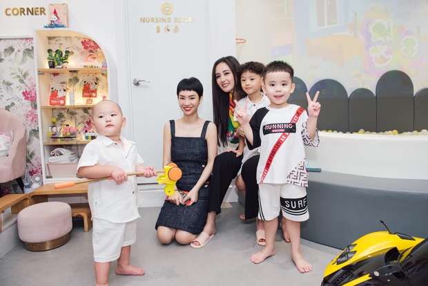 Cười xỉu với outfit cực độc của thánh hề nhà Trà My Idol trong tiệc sinh nhật, Mai Phương Thuý khoe đồng hồ hiệu trá hình? - Ảnh 8. Cười xỉu với outfit cực độc của thánh hề nhà Trà My Idol trong tiệc sinh nhật, Mai Phương Thuý khoe đồng hồ hiệu trá hình? - Ảnh 8.