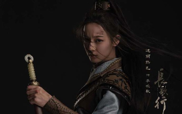 Nước cờ rủi ro Trường Ca Hành: Từ Địch Lệ Nhiệt Ba siêu tranh cãi đến cú thay máu chóng mặt so với nguyên tác - Ảnh 2. Nước cờ rủi ro Trường Ca Hành: Từ Địch Lệ Nhiệt Ba siêu tranh cãi đến cú thay máu chóng mặt so với nguyên tác - Ảnh 2.