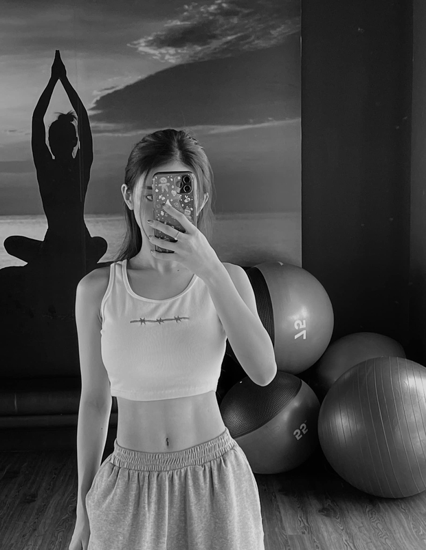 Xoài Non, Linh Ka mách chị em nơi mua quần ống rộng siêu hack dáng giá chưa đến 100k - Ảnh 1.