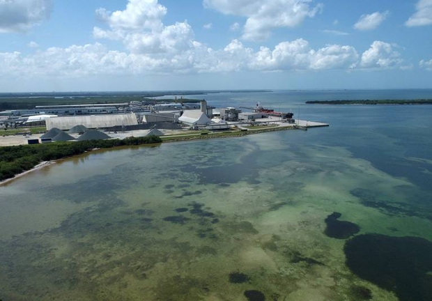 Florida (Mỹ) tuyên bố tình trạng khẩn cấp vì nguy cơ vỡ hồ nước độc hại - Ảnh 1.