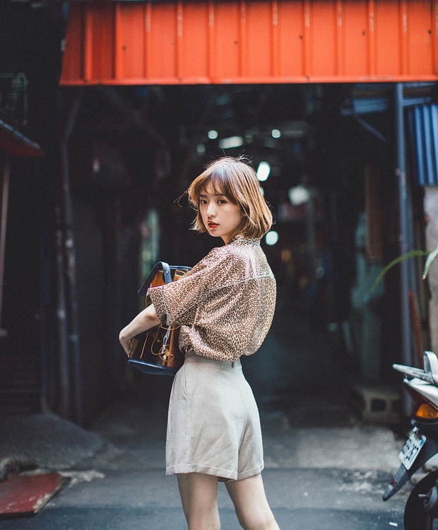 Tại sao con gái cứ thích mua quần áo suốt thế? - Ảnh 1.