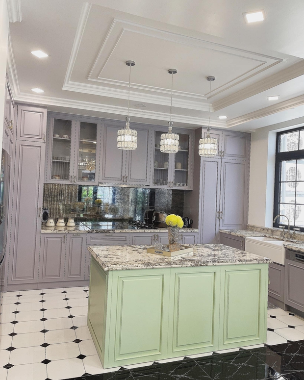 Chẳng cần KTS, mẹ đảm tự tay thiết kế nhà Phú Mỹ Hưng theo style tân cổ điển vừa sang vừa nghệ miễn bàn - Ảnh 3. Chẳng cần KTS, mẹ đảm tự tay thiết kế nhà Phú Mỹ Hưng theo style tân cổ điển vừa sang vừa nghệ miễn bàn - Ảnh 3.