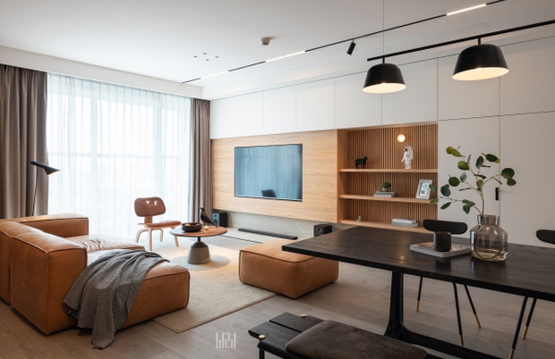 Tân trang căn hộ 125m2, kỹ sư IT khiến hội cuồng công việc thấy là ghiền với phong cách tối giản đẹp tinh tế - Ảnh 1. Tân trang căn hộ 125m2, kỹ sư IT khiến hội cuồng công việc thấy là ghiền với phong cách tối giản đẹp tinh tế - Ảnh 1.