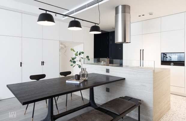 Tân trang căn hộ 125m2, kỹ sư IT khiến hội cuồng công việc thấy là ghiền với phong cách tối giản đẹp tinh tế - Ảnh 3. Tân trang căn hộ 125m2, kỹ sư IT khiến hội cuồng công việc thấy là ghiền với phong cách tối giản đẹp tinh tế - Ảnh 3.