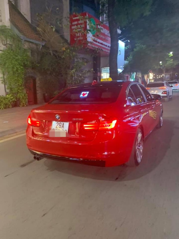 BMW tiền tỉ gắn biển taxi chạy trên phố Hà Nội khiến người đi đường xôn xao, chụp ảnh đăng lên MXH - Ảnh 3.