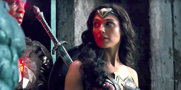 Lộ chuyện Gal Gadot bị đạo diễn Justice League bắt phải câm miệng, sỉ nhục sau phốt nhốt vào phòng kín - Ảnh 4. Lộ chuyện Gal Gadot bị đạo diễn Justice League bắt phải câm miệng, sỉ nhục sau phốt nhốt vào phòng kín - Ảnh 4.