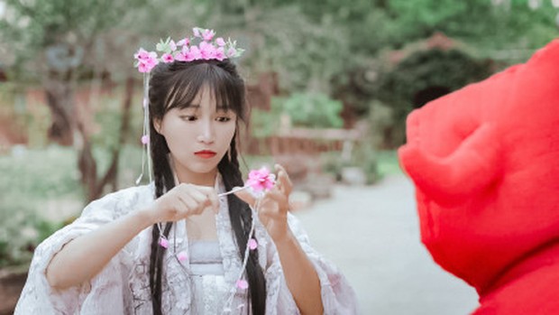 Hot YouTuber Lý Tử Thất khoe sắc giữa rừng hoa đào, netizen lại nhìn ra nàng Bạch Thiển của Tam Sinh Tam Thế? - Ảnh 21.