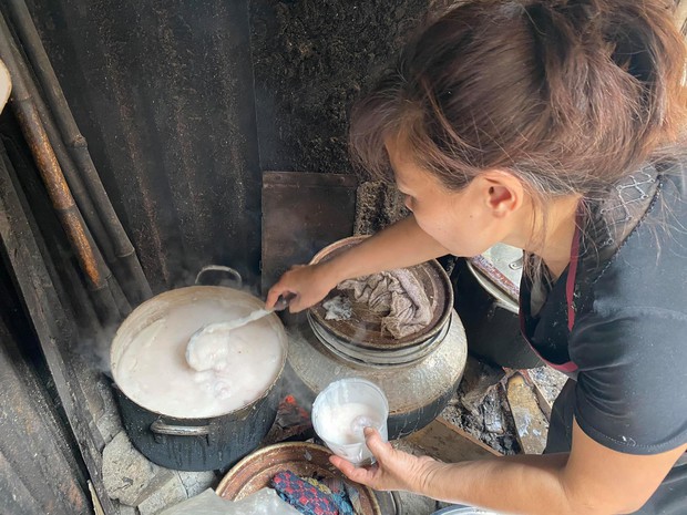 Bị khách tố bán cháo có cả ổ giòi bò lúc nhúc trong miếng sườn, chủ quán ở Hà Nội nói gì? - Ảnh 4. Bị khách tố bán cháo có cả ổ giòi bò lúc nhúc trong miếng sườn, chủ quán ở Hà Nội nói gì? - Ảnh 4.