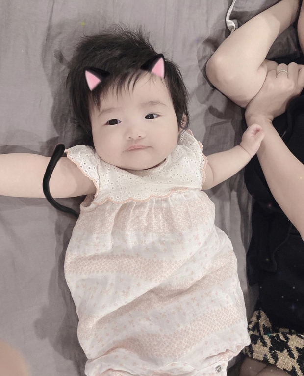Đông Nhi khoe được ái nữ nịnh siêu đáng yêu, mẹ con quấn nhau cỡ nào mà Ông Cao Thắng tự nhận bị ra rìa - Ảnh 6. Đông Nhi khoe được ái nữ nịnh siêu đáng yêu, mẹ con quấn nhau cỡ nào mà Ông Cao Thắng tự nhận bị ra rìa - Ảnh 6.