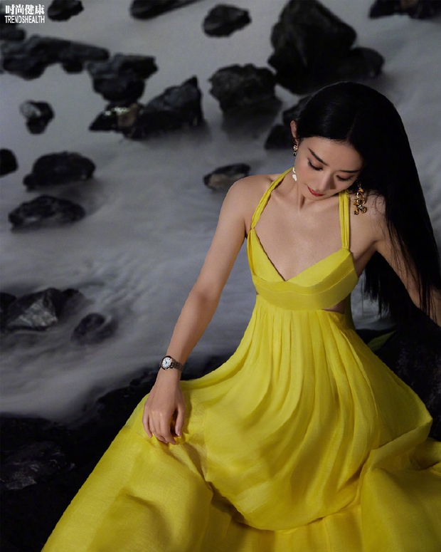 Đại chiến visual 2 nàng thơ Dior: Angela Baby mặt bỗng dưng nhọn hoắt, Triệu Lệ Dĩnh vòng 1 lép kẹp, khí chất gây tranh cãi - Ảnh 9. Đại chiến visual 2 nàng thơ Dior: Angela Baby mặt bỗng dưng nhọn hoắt, Triệu Lệ Dĩnh vòng 1 lép kẹp, khí chất gây tranh cãi - Ảnh 9.