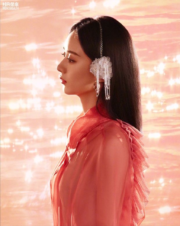 Đại chiến visual 2 nàng thơ Dior: Angela Baby mặt bỗng dưng nhọn hoắt, Triệu Lệ Dĩnh vòng 1 lép kẹp, khí chất gây tranh cãi - Ảnh 12. Đại chiến visual 2 nàng thơ Dior: Angela Baby mặt bỗng dưng nhọn hoắt, Triệu Lệ Dĩnh vòng 1 lép kẹp, khí chất gây tranh cãi - Ảnh 12.