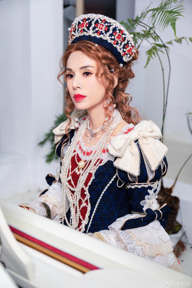 Lý Nhược Đồng diện đồ Lolita, sắc vóc cực phẩm tuổi 55 gây bão - Ảnh 1. Lý Nhược Đồng diện đồ Lolita, sắc vóc cực phẩm tuổi 55 gây bão - Ảnh 1.