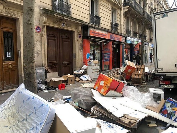 Những hình ảnh gây sốc cho thấy thành phố Paris hoa lệ ngập trong rác khiến cộng đồng mạng thất vọng tràn trề, chuyện gì đang xảy ra? - Ảnh 2. Những hình ảnh gây sốc cho thấy thành phố Paris hoa lệ ngập trong rác khiến cộng đồng mạng thất vọng tràn trề, chuyện gì đang xảy ra? - Ảnh 2.