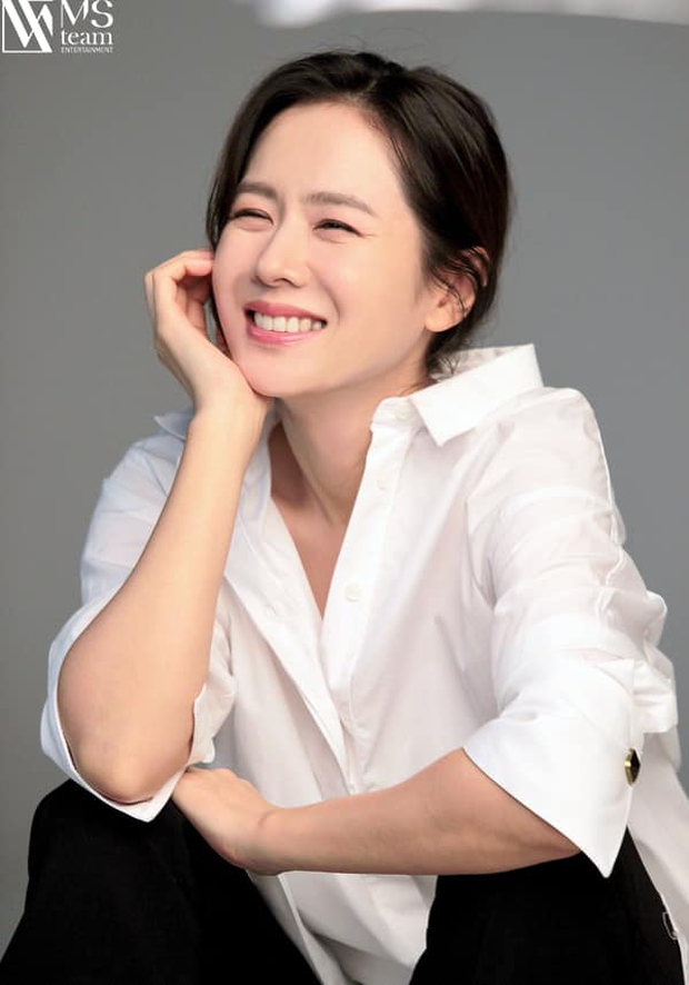 Son Ye Jin đẳng cấp như nữ thần mùa xuân, ảnh hậu trường còn xuất sắc hơn cả ảnh tạp chí - Ảnh 12.
