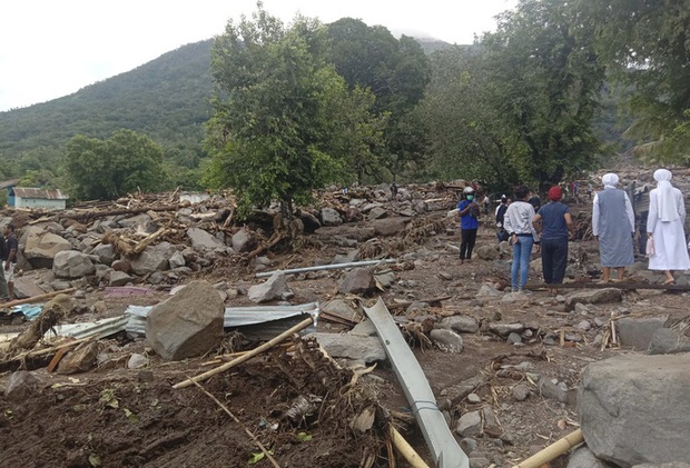 Indonesia: Lũ lụt và sạt lở kinh hoàng, ít nhất 119 người chết - Ảnh 5.