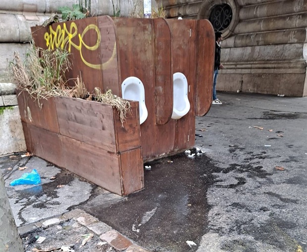 Những hình ảnh gây sốc cho thấy thành phố Paris hoa lệ ngập trong rác khiến cộng đồng mạng thất vọng tràn trề, chuyện gì đang xảy ra? - Ảnh 6. Những hình ảnh gây sốc cho thấy thành phố Paris hoa lệ ngập trong rác khiến cộng đồng mạng thất vọng tràn trề, chuyện gì đang xảy ra? - Ảnh 6.