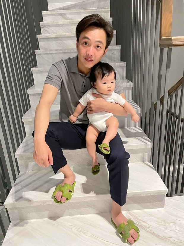 Vợ chồng Cường Đô La độ hẳn xe độc đưa Suchin dạo phố, nhưng sao biểu cảm của bé khác bố mẹ 180 độ thế kia? - Ảnh 7. Vợ chồng Cường Đô La độ hẳn xe độc đưa Suchin dạo phố, nhưng sao biểu cảm của bé khác bố mẹ 180 độ thế kia? - Ảnh 7.