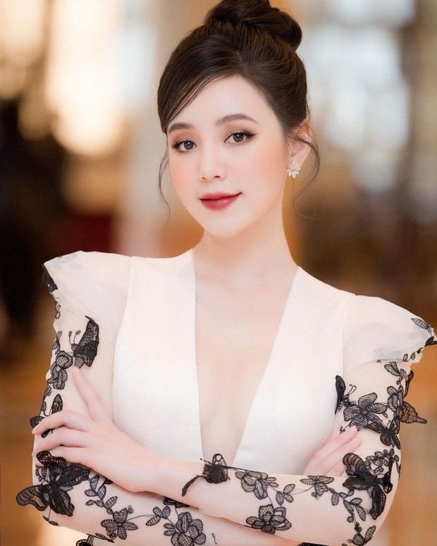 Lên đồ lồng lộn đi sự kiện ở năm 2021 nhưng Quỳnh Kool lại đăng ảnh như ngược về những năm 2000 - Ảnh 5. Lên đồ lồng lộn đi sự kiện ở năm 2021 nhưng Quỳnh Kool lại đăng ảnh như ngược về những năm 2000 - Ảnh 5.