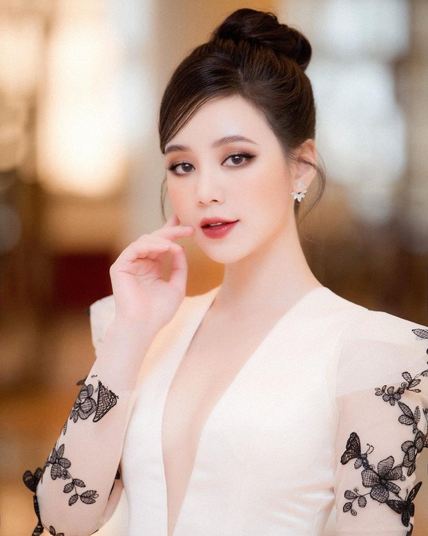 Lên đồ lồng lộn đi sự kiện ở năm 2021 nhưng Quỳnh Kool lại đăng ảnh như ngược về những năm 2000 - Ảnh 4. Lên đồ lồng lộn đi sự kiện ở năm 2021 nhưng Quỳnh Kool lại đăng ảnh như ngược về những năm 2000 - Ảnh 4.