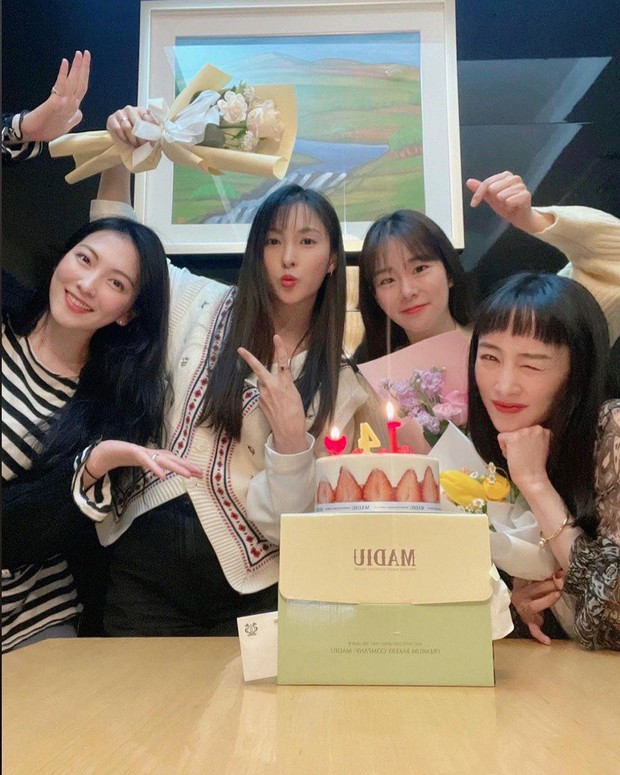 KARA tụ họp kỷ niệm 14 năm debut, câu nói của trưởng nhóm Gyuri về Goo Hara khiến fan rơi nước mắt xúc động - Ảnh 3. KARA tụ họp kỷ niệm 14 năm debut, câu nói của trưởng nhóm Gyuri về Goo Hara khiến fan rơi nước mắt xúc động - Ảnh 3.