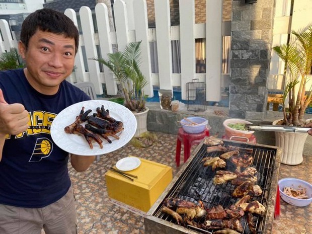 Cuộc sống của diễn viên Kinh Quốc trước khi vợ đại gia bị bắt: Được bà xã tặng xe hơi 6 tỷ, sở hữu biệt thự và toà nhà cao cấp - Ảnh 4. Cuộc sống của diễn viên Kinh Quốc trước khi vợ đại gia bị bắt: Được bà xã tặng xe hơi 6 tỷ, sở hữu biệt thự và toà nhà cao cấp - Ảnh 4.