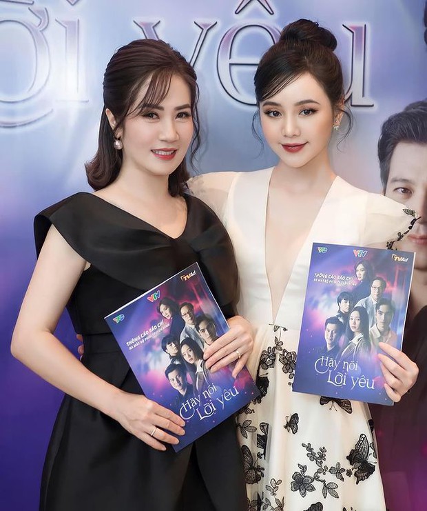 Lên đồ lồng lộn đi sự kiện ở năm 2021 nhưng Quỳnh Kool lại đăng ảnh như ngược về những năm 2000 - Ảnh 2. Lên đồ lồng lộn đi sự kiện ở năm 2021 nhưng Quỳnh Kool lại đăng ảnh như ngược về những năm 2000 - Ảnh 2.