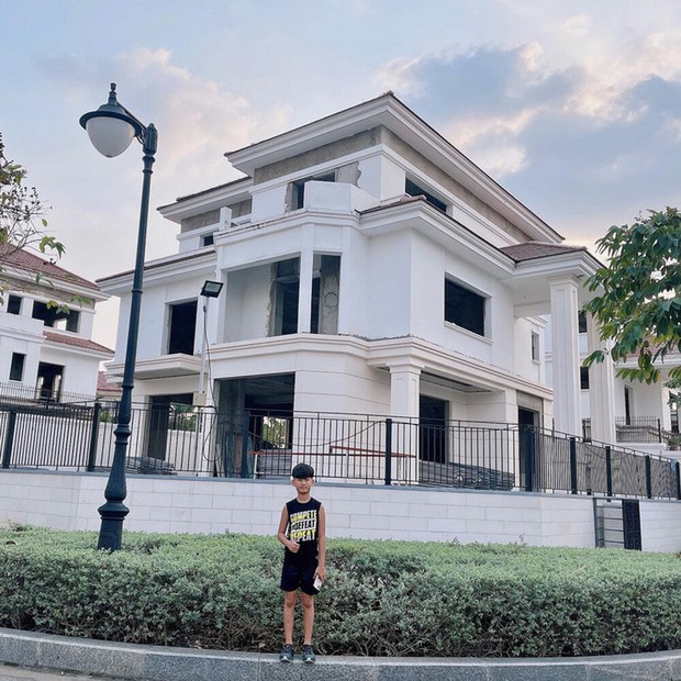 Rich kid thế hệ mới gọi tên con trai Lệ Quyên: Sinh nhật được cả dàn sao Vbiz chúc, sống sang chảnh không thiếu gì - Ảnh 13. Rich kid thế hệ mới gọi tên con trai Lệ Quyên: Sinh nhật được cả dàn sao Vbiz chúc, sống sang chảnh không thiếu gì - Ảnh 13.