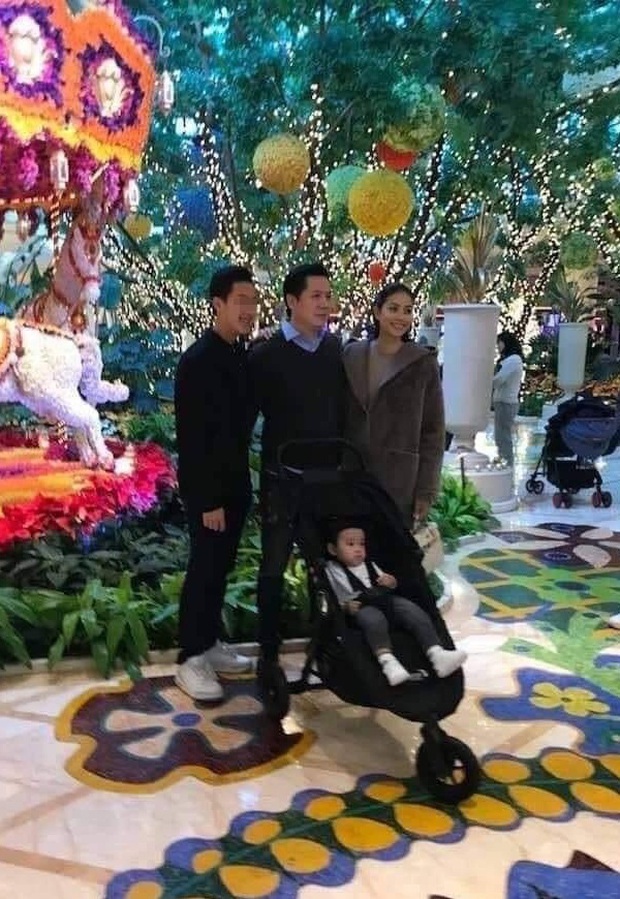 HH Phạm Hương từ ngày bỏ showbiz đi Mỹ định cư: Sống trong lâu đài trắng, xế hộp đầy nhà, chồng đại gia chiều hết ý - Ảnh 15. HH Phạm Hương từ ngày bỏ showbiz đi Mỹ định cư: Sống trong lâu đài trắng, xế hộp đầy nhà, chồng đại gia chiều hết ý - Ảnh 15.