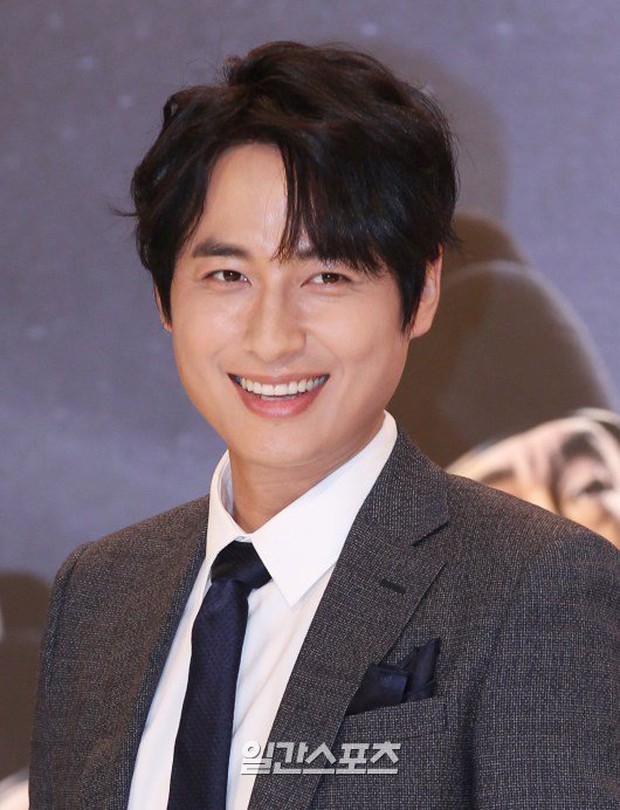 Vừa bị réo gọi vì Nathan Lee, tài tử xứ Hàn Lee Ji Hoon đã lên top 1 Naver vì tin cưới hỏi bất ngờ - Ảnh 4.