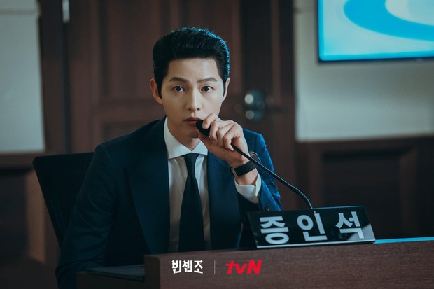 Người yêu Song Joong Ki bị bắn không rõ sống chết ở Vincenzo, dân tình la ó lại bẻ lái giống Penthouse - Ảnh 2.