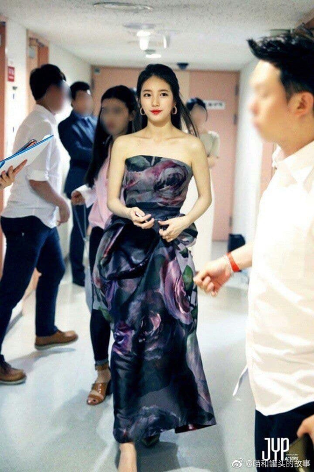 Nữ thần Baeksang gọi tên Suzy: 5 năm liên tiếp làm MC, mỗi năm lại xinh đẹp thêm bội phần - Ảnh 6.