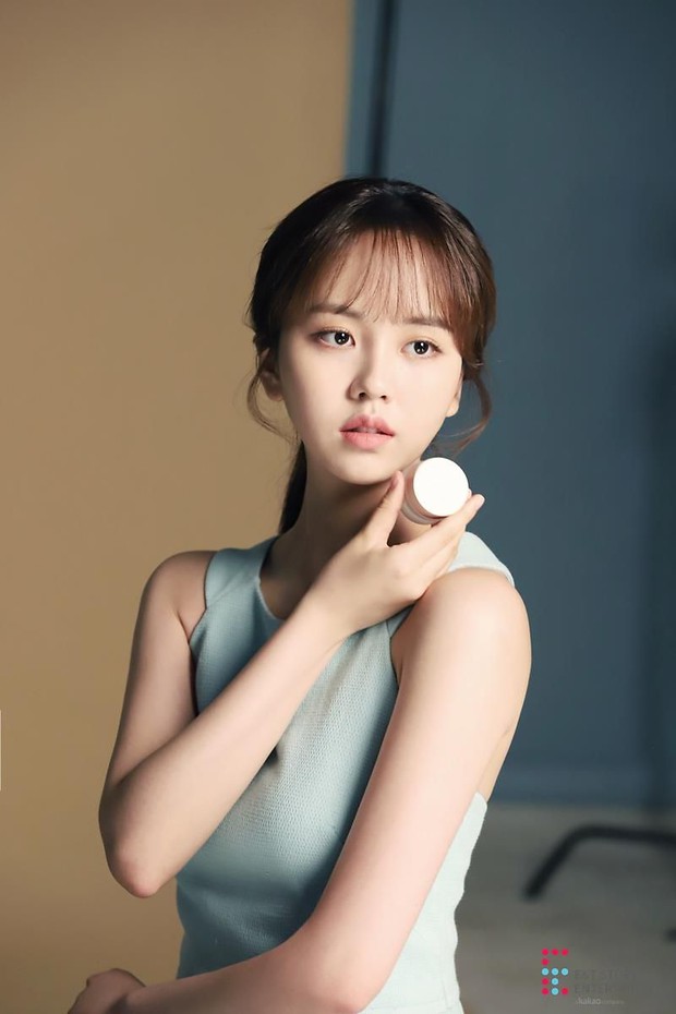 Mặt Trăng Ôm Mặt Trời có 2 sao nhí họ Kim dậy thì đỉnh cao: Kim Yoo Jung đã xinh còn bốc lửa, Kim So Hyun vịt hóa thiên nga - Ảnh 14.