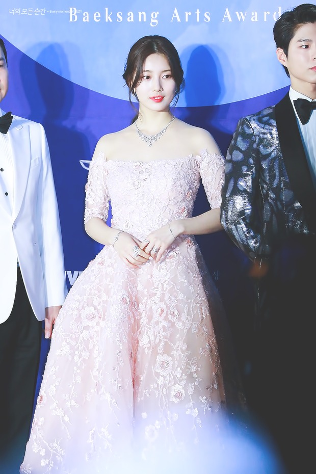 Nữ thần Baeksang gọi tên Suzy: 5 năm liên tiếp làm MC, mỗi năm lại xinh đẹp thêm bội phần - Ảnh 14.