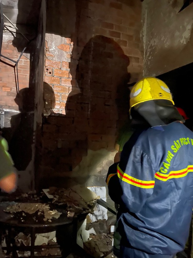 Công an xem xét dấu hiệu phạm tội trong vụ cháy khiến 8 người tử vong thương tâm ở Sài Gòn - Ảnh 2.