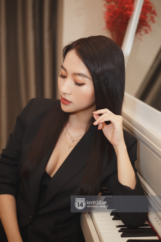Giảng viên thanh nhạc đứng sau loạt tên tuổi Vpop: Giọng Erik bị tổn thương nghiêm trọng, tôi rất khắt khe với AMEE - Ảnh 4.