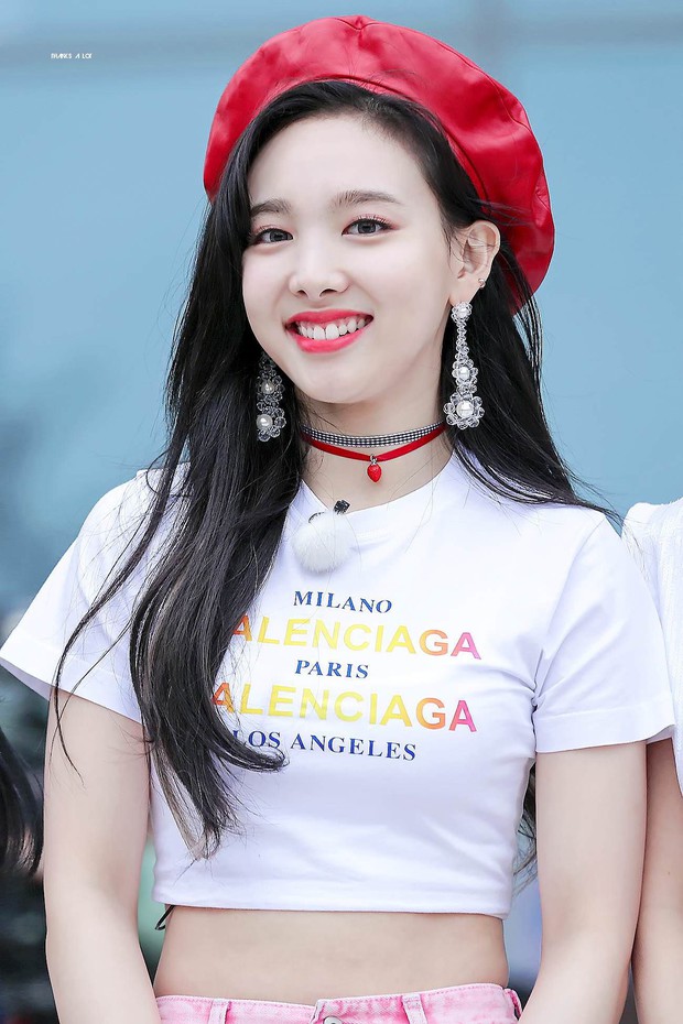 Nayeon (TWICE) chỉ mê mỹ phẩm bình dân, dùng chai toner giá rẻ bán đầy ở Việt Nam - Ảnh 2.