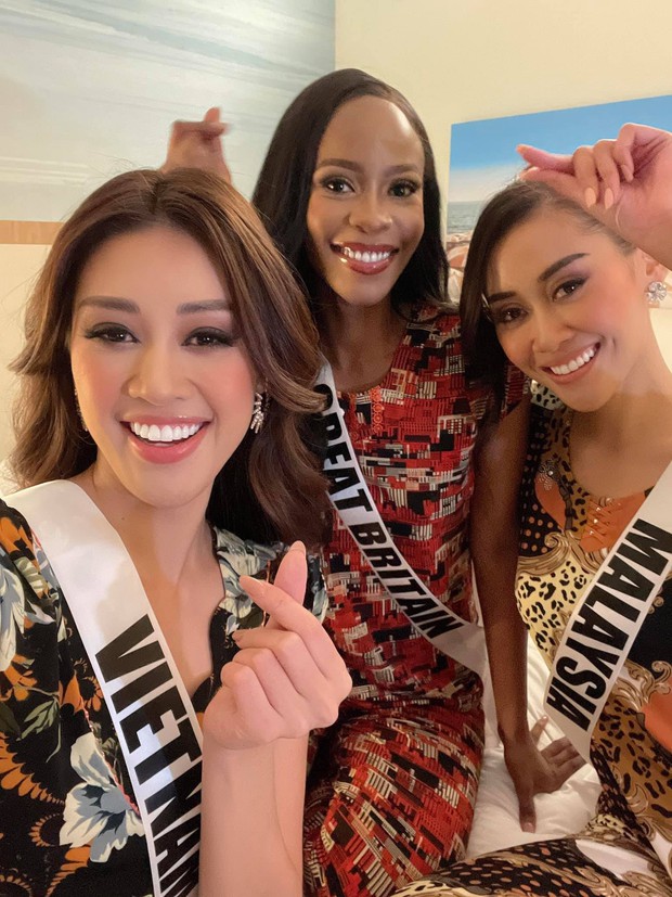 Khánh Vân ngày càng sexy, lên đồ bốc lửa xinh xỉu và có phần lấn át các thí sinh Miss Universe 2020 - Ảnh 8.