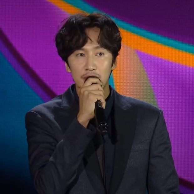Lee Kwang Soo lần đầu xuất hiện trực tiếp trước khán giả sau khi thông báo rời Running Man - Ảnh 2.