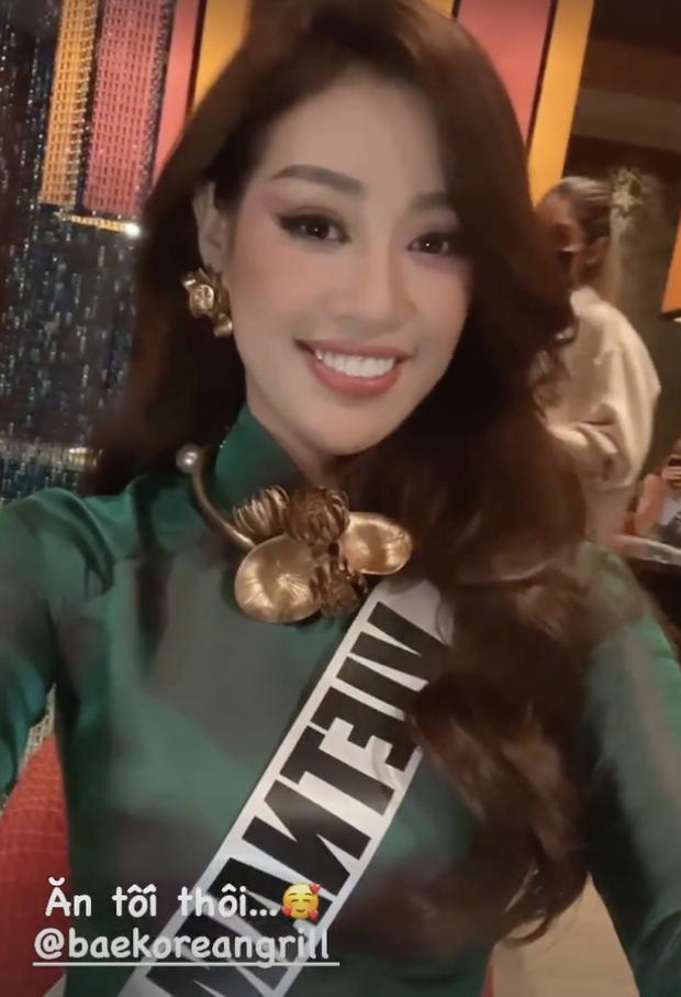 Khánh Vân gây sốt khi diện áo dài truyền thống ở Miss Universe, xinh nức nở đọ sắc với Hoa hậu xứ Trung trong 1 khung hình - Ảnh 6.