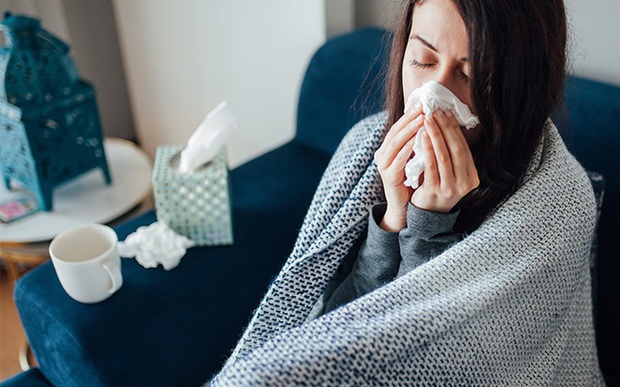 Tất cả triệu chứng COVID-19 bạn cần biết: Cách phân biệt với cảm cúm, cảm lạnh - Ảnh 3.