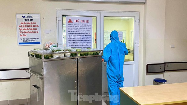 Đột nhập nhà bếp làm 10 nghìn suất ăn mỗi ngày cho bệnh viện bị phong tỏa ở Hà Nội - Ảnh 7.