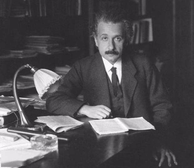 Người nổi tiếng sau khi chết thân xác không còn nguyên vẹn: Não của Einstein thậm chí bị cắt thành 240 mảnh - Ảnh 1. Người nổi tiếng sau khi chết thân xác không còn nguyên vẹn: Não của Einstein thậm chí bị cắt thành 240 mảnh - Ảnh 1.