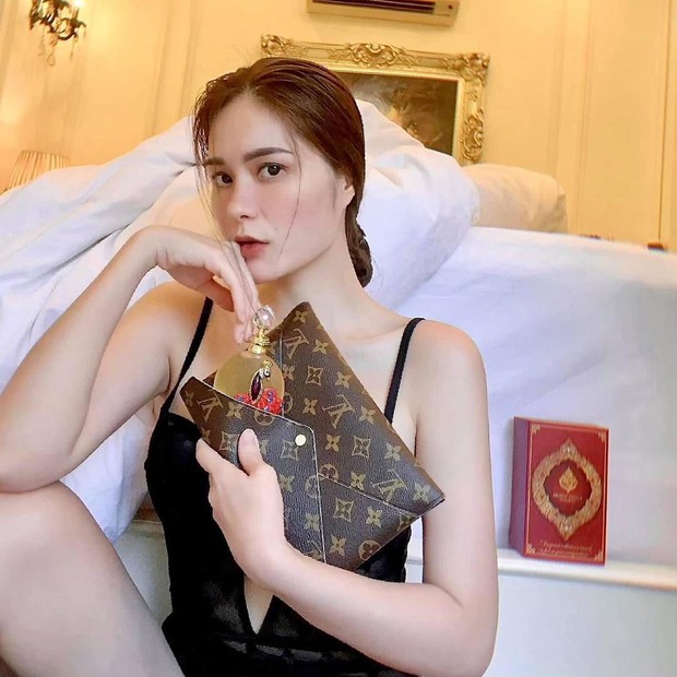 Nữ đại gia ở căn biệt thự 200 tỷ kể chuyện tuổi thơ nghèo khó, phải tự gánh nước đến nỗi té giếng - Ảnh 3. Nữ đại gia ở căn biệt thự 200 tỷ kể chuyện tuổi thơ nghèo khó, phải tự gánh nước đến nỗi té giếng - Ảnh 3.