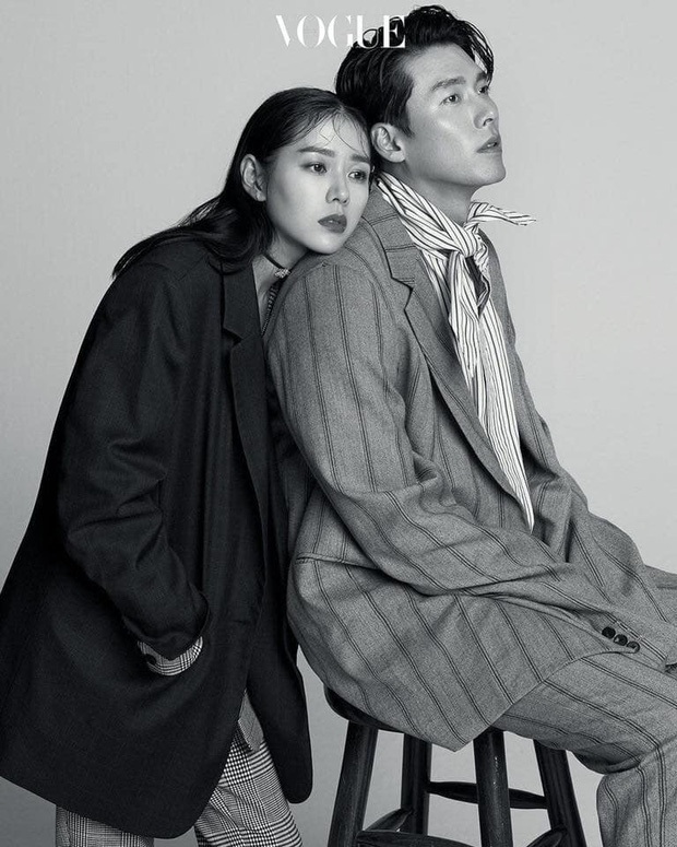Top ảnh tạp chí đôi đẹp nhất xứ Hàn: Sốc nặng bàn tay hư Yoo Ah In đặt lên body bà cả Thế Giới Hôn Nhân, Hyun Bin - Son Ye Jin đúng huyền thoại - Ảnh 7. Top ảnh tạp chí đôi đẹp nhất xứ Hàn: Sốc nặng bàn tay hư Yoo Ah In đặt lên body bà cả Thế Giới Hôn Nhân, Hyun Bin - Son Ye Jin đúng huyền thoại - Ảnh 7.