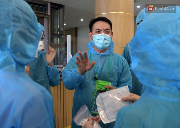 Ảnh: Đoàn 200 y bác sĩ Quảng Ninh lên đường hỗ trợ Bắc Giang chống dịch Covid-19 - Ảnh 4. Ảnh: Đoàn 200 y bác sĩ Quảng Ninh lên đường hỗ trợ Bắc Giang chống dịch Covid-19 - Ảnh 4.