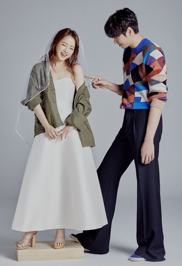 Top ảnh tạp chí đôi đẹp nhất xứ Hàn: Sốc nặng bàn tay hư Yoo Ah In đặt lên body bà cả Thế Giới Hôn Nhân, Hyun Bin - Son Ye Jin đúng huyền thoại - Ảnh 21. Top ảnh tạp chí đôi đẹp nhất xứ Hàn: Sốc nặng bàn tay hư Yoo Ah In đặt lên body bà cả Thế Giới Hôn Nhân, Hyun Bin - Son Ye Jin đúng huyền thoại - Ảnh 21.