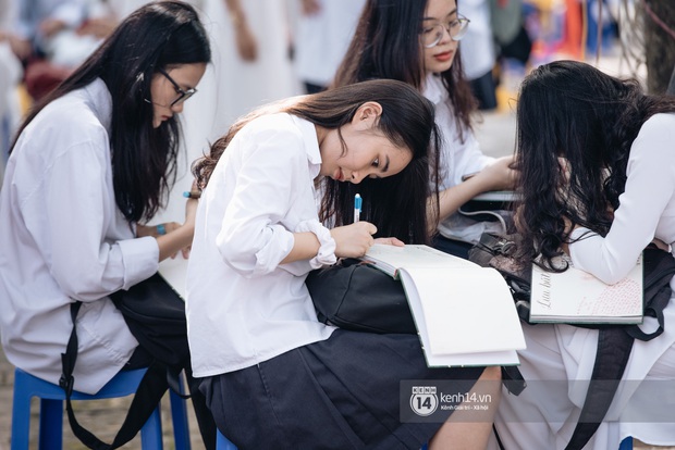 Cách mở bài đi vào lòng đất của bao thế hệ học trò, trường tồn từ thi Văn học kỳ đến đại học - Ảnh 2. Cách mở bài đi vào lòng đất của bao thế hệ học trò, trường tồn từ thi Văn học kỳ đến đại học - Ảnh 2.